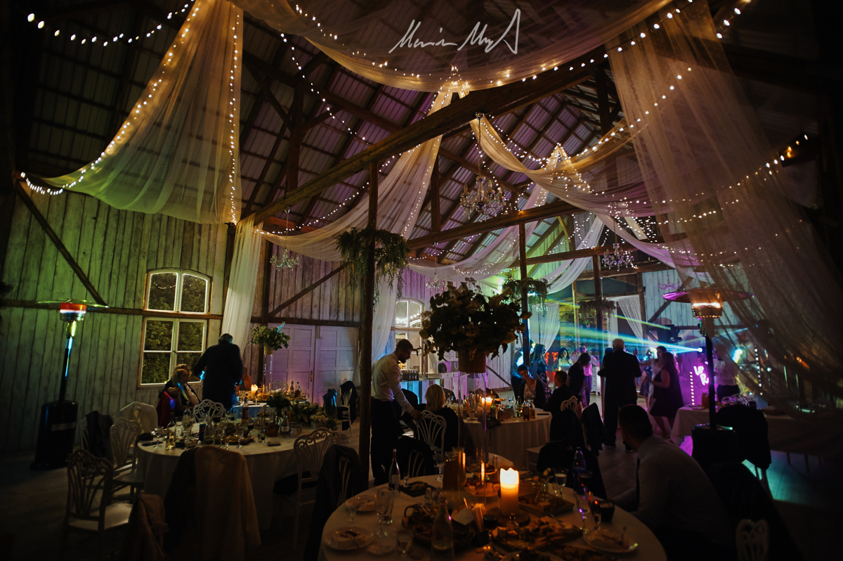 dekoracja sali weselnej światłem