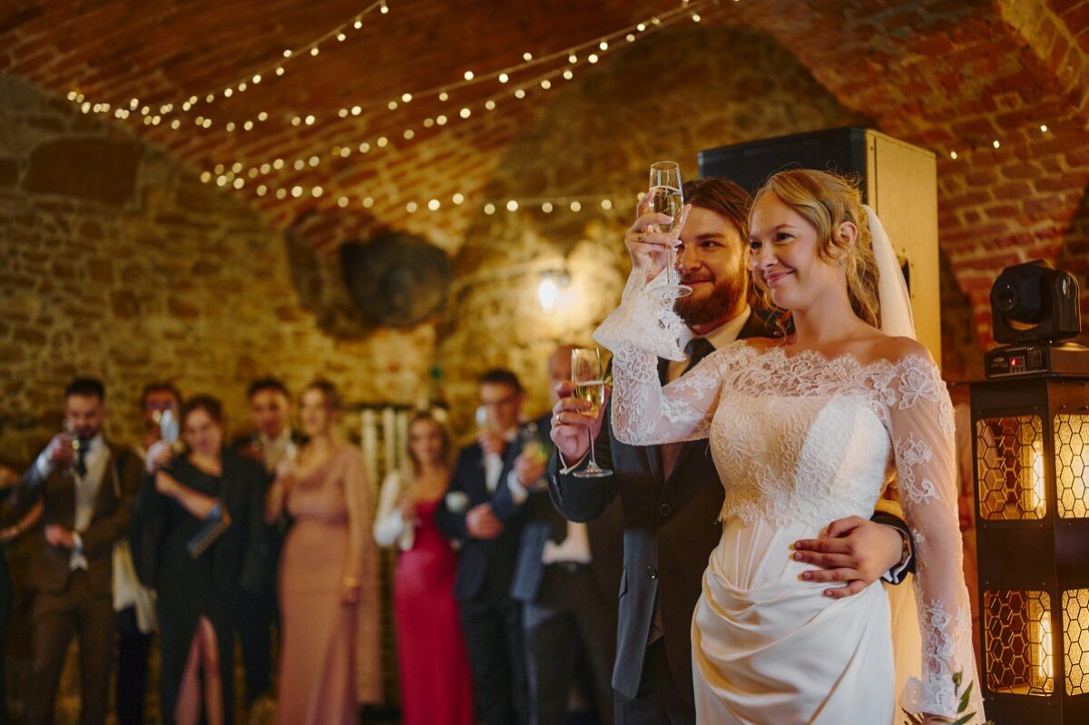 Sesja plenerowa pary mlodej w Oazie Lencze polska Toskania fotoreportaz